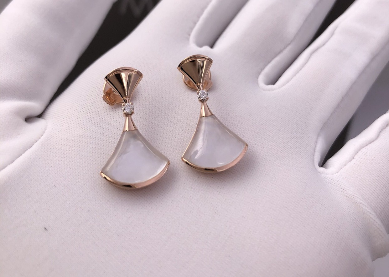 Wholesale Vantage Classic Fan Shaped18K Gold Earrings Mother Of Pearl from china suppliers
