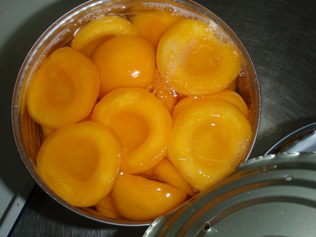 Wholesale No Additive Canned Yellow Peach Halves For Desserts Appetizers Salads from china suppliers
