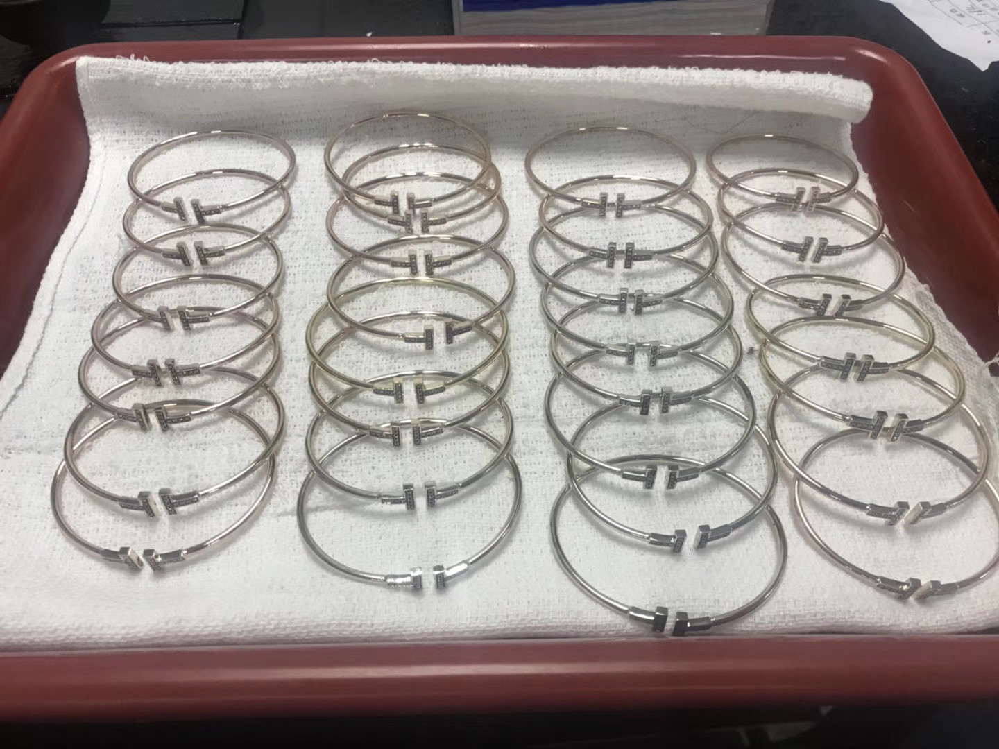 Wholesale Simple Brilliant Diamonds Elegant T Wire Bracelet White Gold from china suppliers