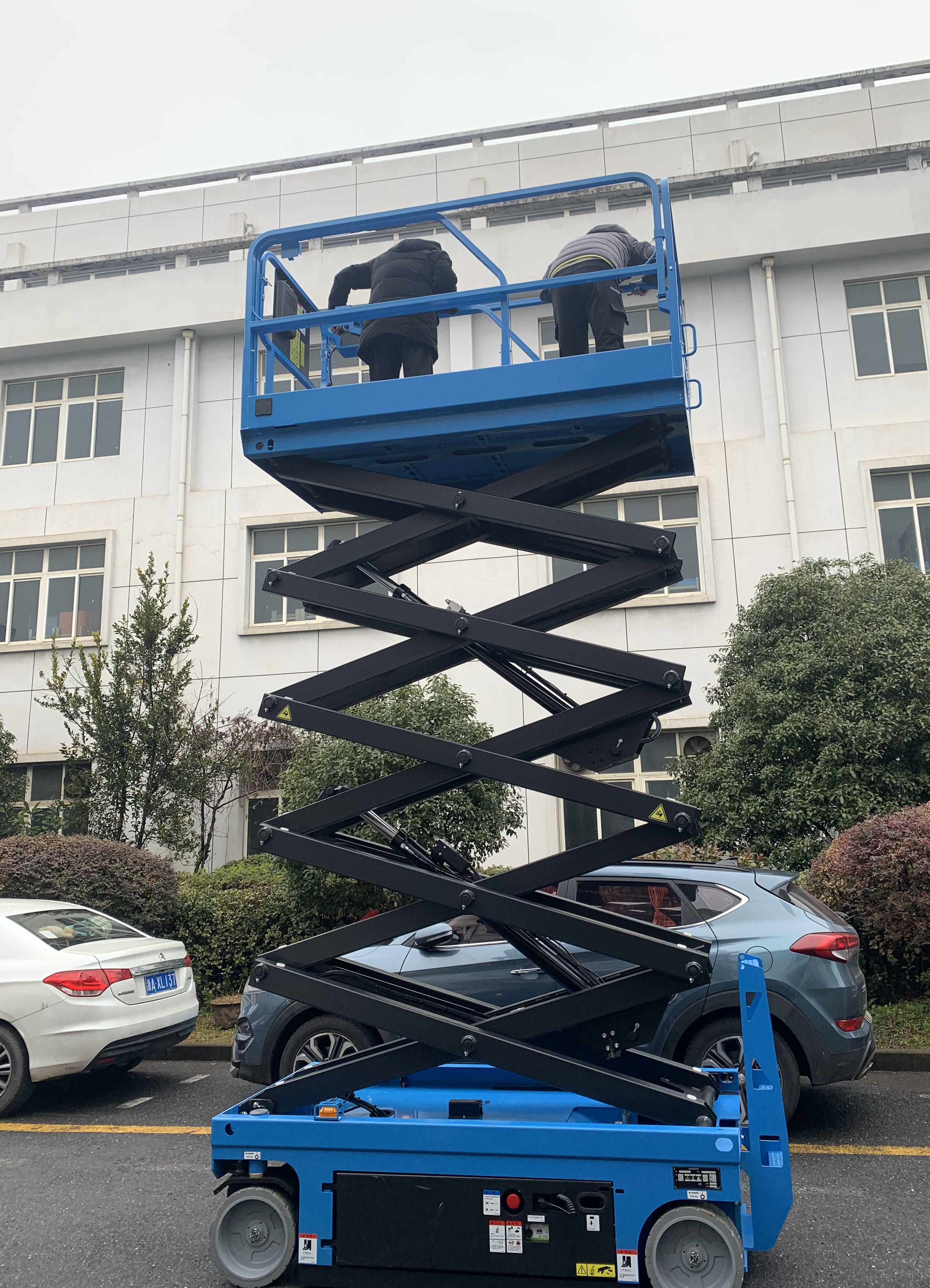 Wholesale Top quality movable scissor lift platform 16 meter for construction from china suppliers