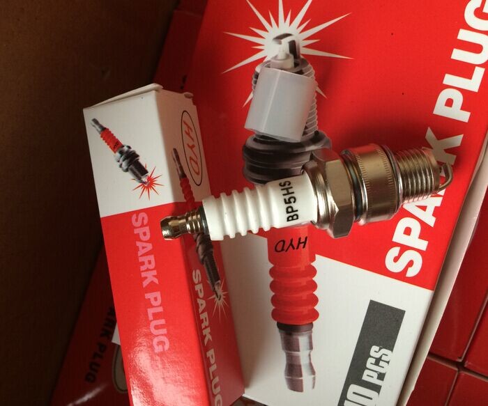 Wholesale BP5HS Car Spark Plug Natural Packing For Renault Jeep Wagoneer Oldsmobile from china suppliers