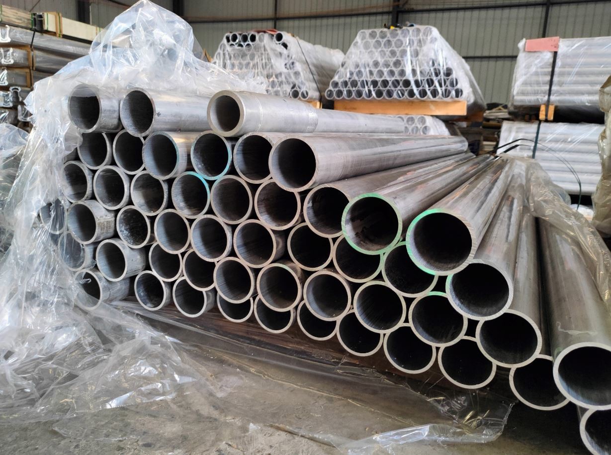 Wholesale 2024 Seamless Aluminum Tubing Pipe 2.6M High Strength Corrosion Resistance from china suppliers