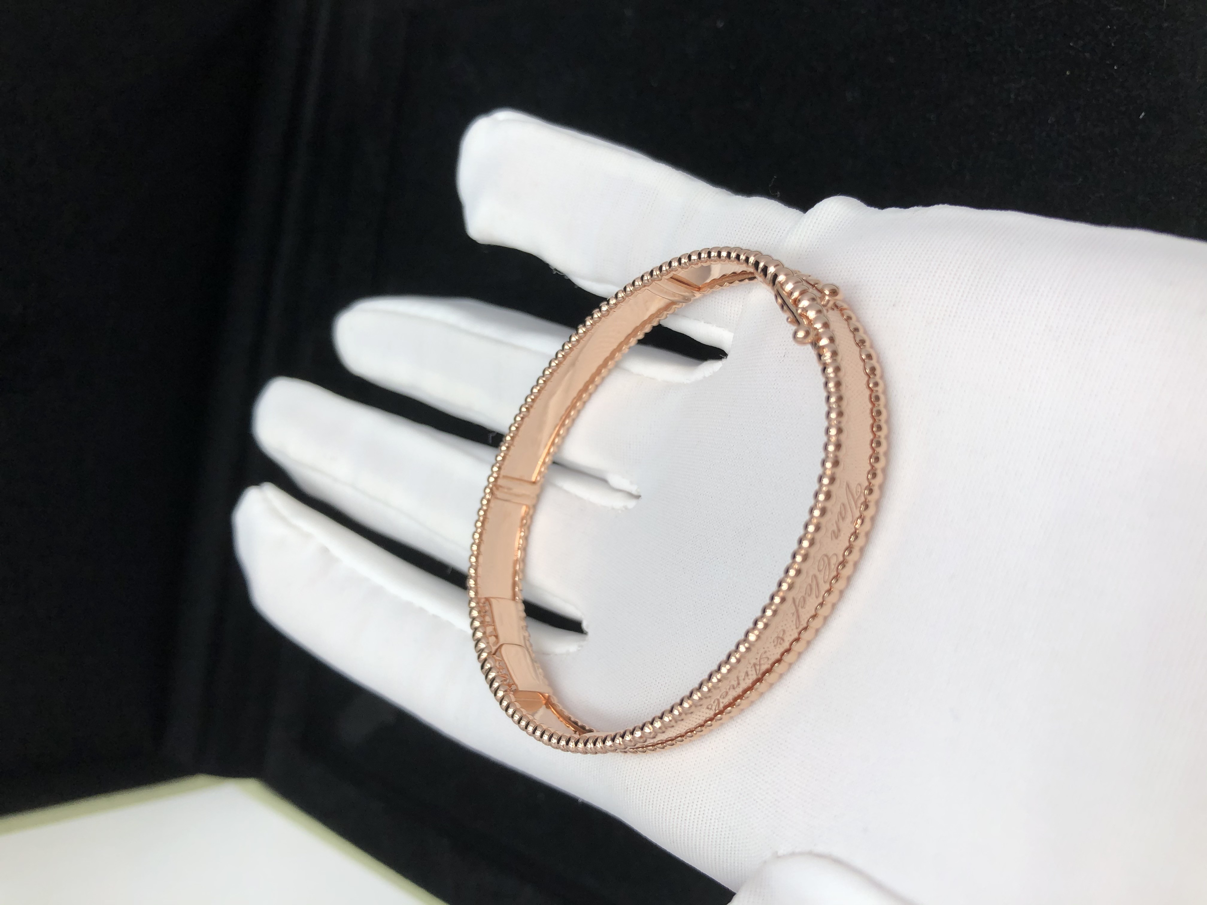 Wholesale Rose Gold Signature Oval Shape 18K Gold Bracelet No Diamonds from china suppliers