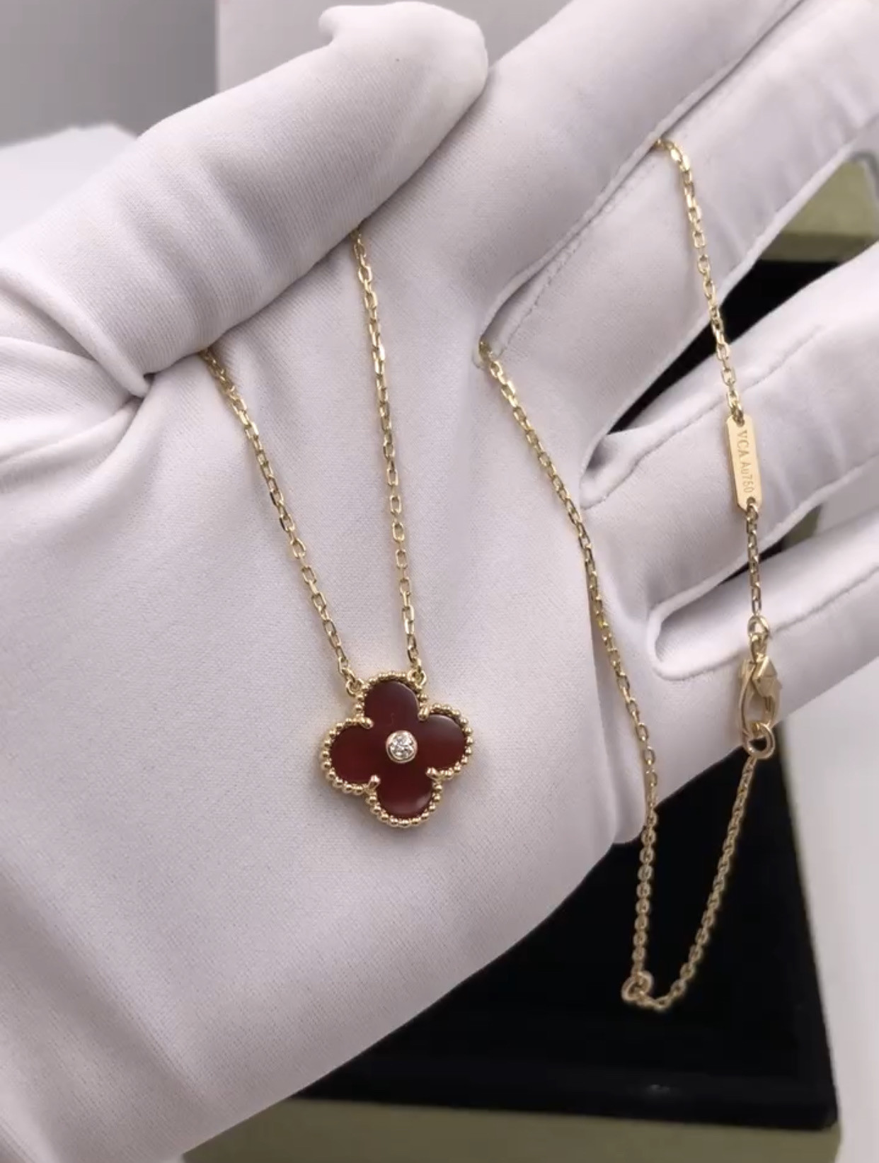Wholesale Yellow Gold Red Agate 18K Gold Diamond Necklace With One Diamnd from china suppliers