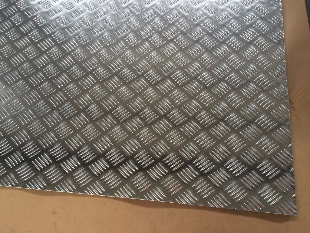 Wholesale Silver Effect Embossed Aluminium Sheet 24 X 24 4x4 5052 5005 H32 Aluminium Chequered Plate from china suppliers
