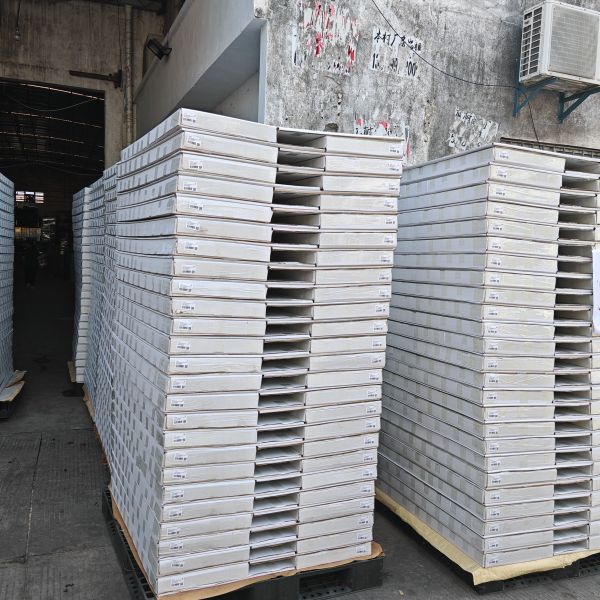 Width Depends PC Canopy General Outdoor Cover Polycarbonate Sheet Designed to Provide Protection Against Sun Rain and Wind
