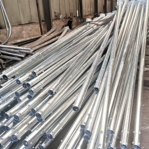 Solar Galvanized CCTV Steel Pole Q235B Security Camera Bracket Surveillance