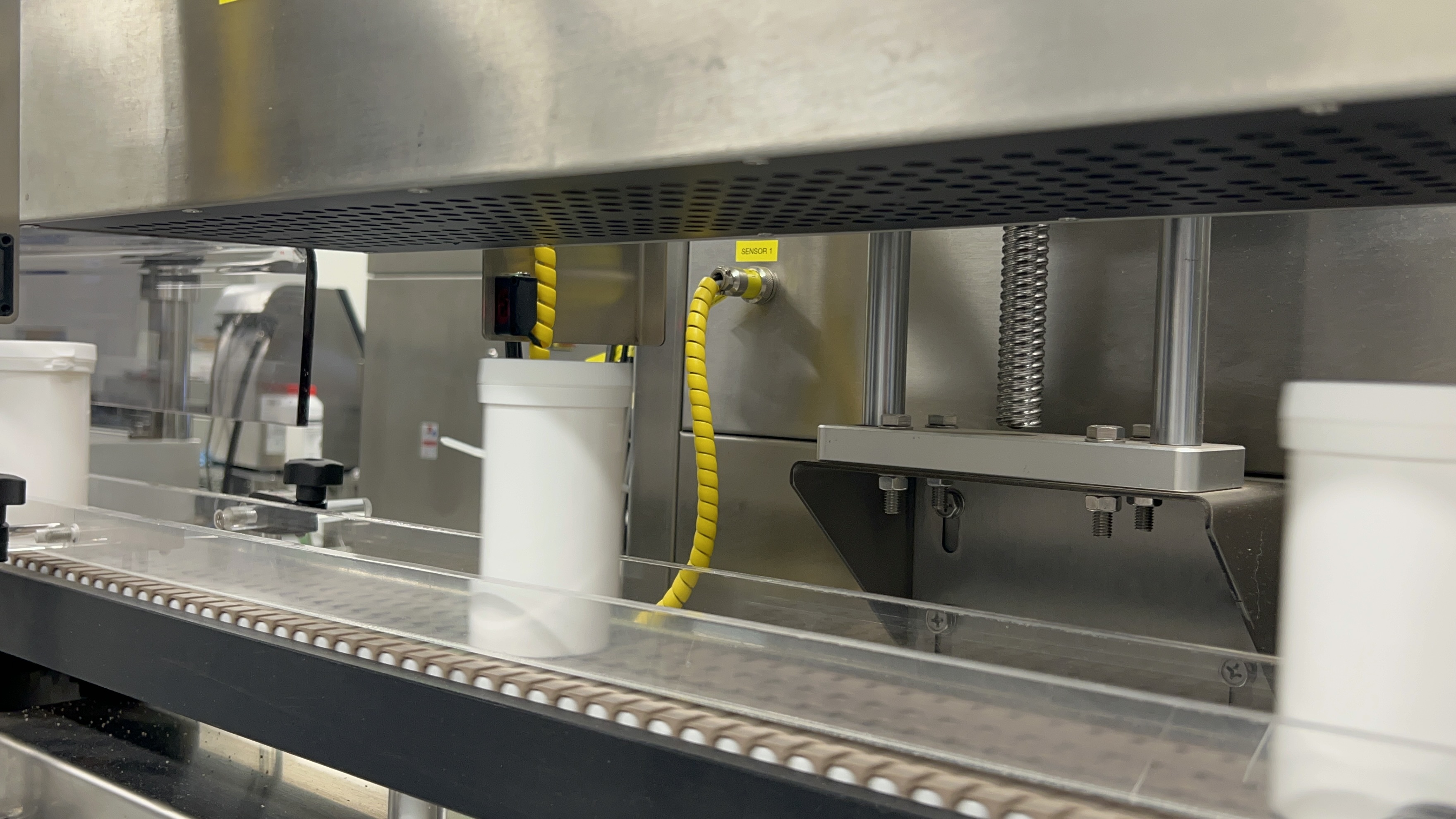 BPF-200 Continuous Induction Sealer with 2.5kW Max Output Power, PLC Control & Touchscreen Operation, and Air & Water Cooling Options