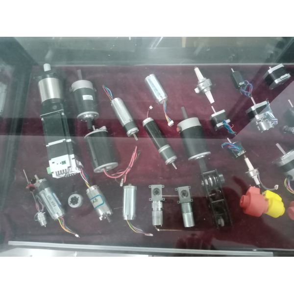 24BYJ48 Micro Permanent Magnet Geared Stepper Motor with 5.625°/64 Step Angle 24mm Outer Diameter and Unipolar Drive System