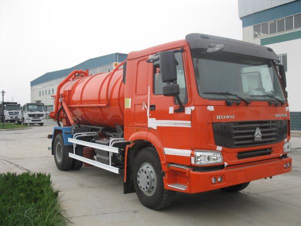 Quality Howo 6x4 Djibouti Market With Air Conditioner 129hp 8m³ Sewage Vacuum Truck for sale
