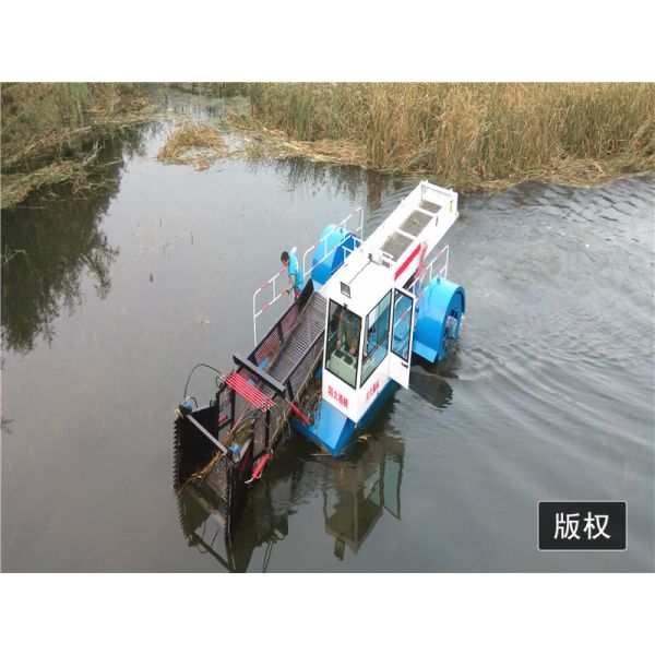 Automated Aquatic Weed Harvester with 1 m Dredging Depth and Hydraulic System for Efficient Water Plant Removal
