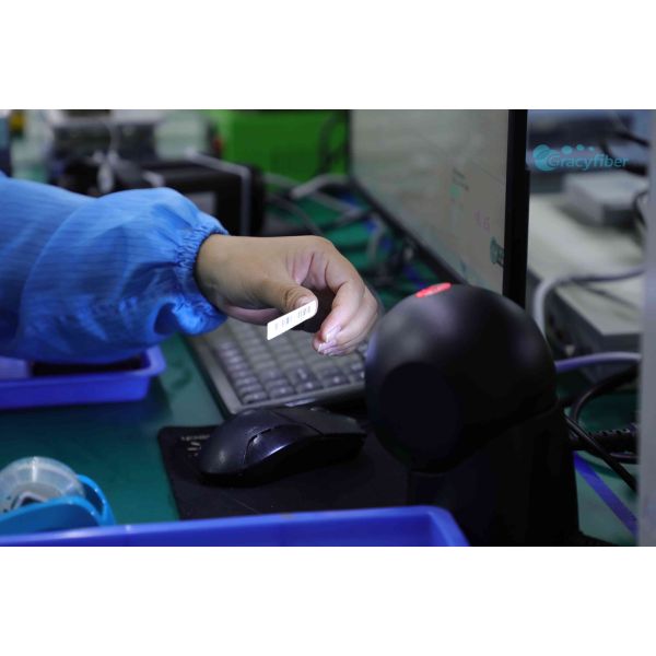 Polarization Maintaining Fiber Array PM V Groove Fiber Array High Precision Quartz Pyrex Silicon 1 To 64 Channel