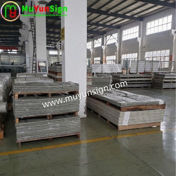High Impact Plastic Hollow Sheet Absorbs Shock For Signage Display