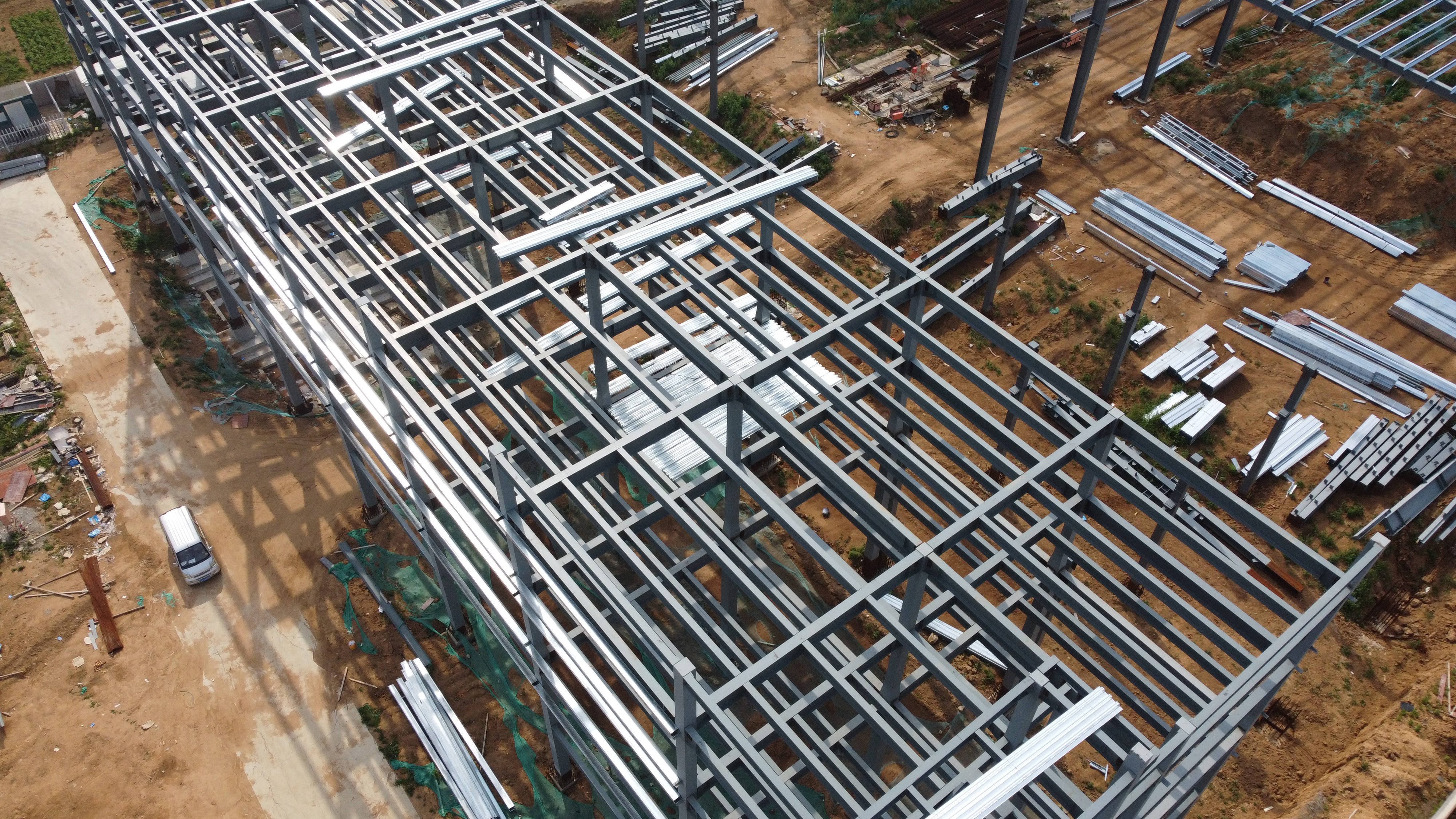 Modern Multi-Storey Steel Office Building With Feature Layout