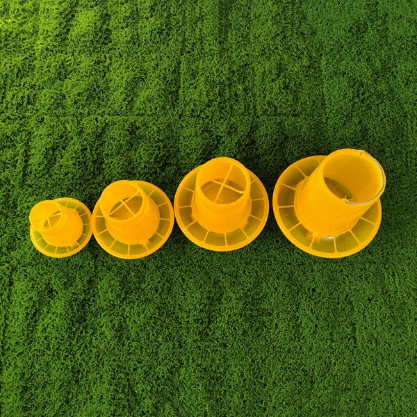 Practical Poultry Ration Feeding Bucket In Thickened Cardboard Box For Storage
