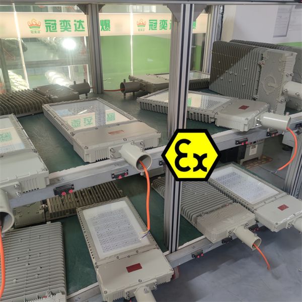 LED Explosion-Proof Floodlight CNEX / IECEx / ATEX Approved Smart Installation Long Lifespan Ideal For Hazardous Work Environments