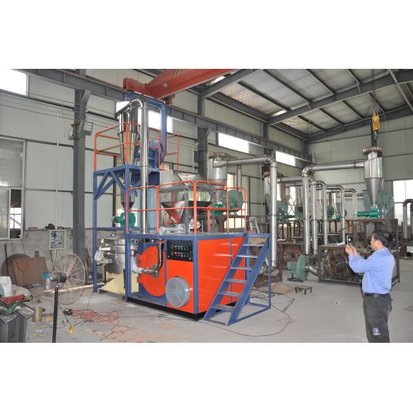 500kg/h Universal Plastic Pulverizer Machine With Tumbler Vibrating Sieve