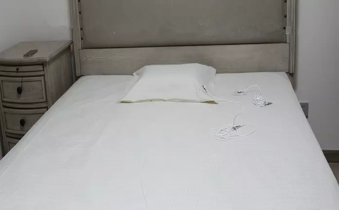 BLOCK EMF Half Grounding Sheet Earthing Bed Sheet With Vertical Plug Cable Cotton Fabric Silver Fiber Bed Sheet
