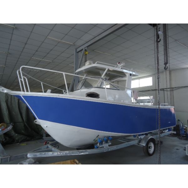 Fishing / Drifting Center Console Cuddy Cabin Boats Durable With 2.1M Width