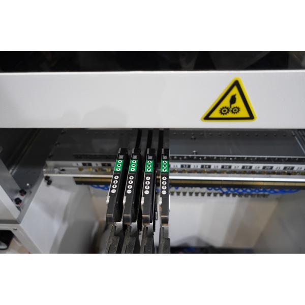 CHM-551 Fully Automatic 4 heads SMT Pick and Place Machine 0201, Auto Nozzle Change