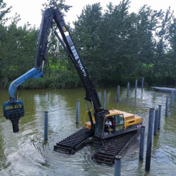 Amphibious Excavator Backhoe Dredging Excavating Machine Floating Pontoon