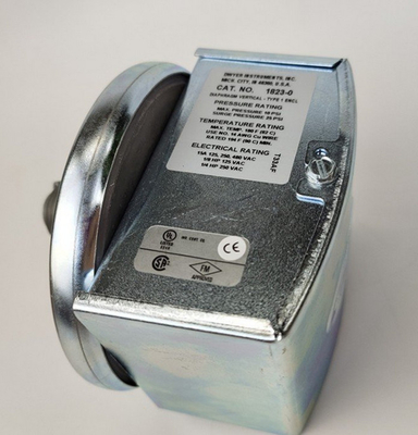 Dwyer 1823-10 Low Differential Pressure Switch with Compact Design High Repeatability and Easy Adjustment