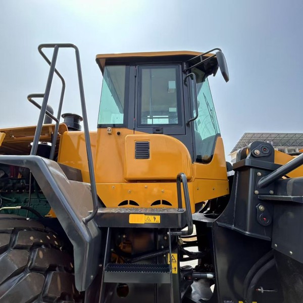 Powerful SDLG L956L 5 Ton Front Loader High Efficiency Wheel Loader With Large Bucket Capacity for Mining & Quarry