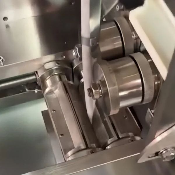 Customized Small Sachet Packing Machine 1.5kw Vertical Granule Packing Machine Fast Speed