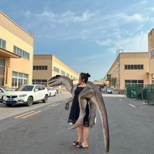 Realistic Animatronic Dinosaur Shoulder Puppet for Amusement Park