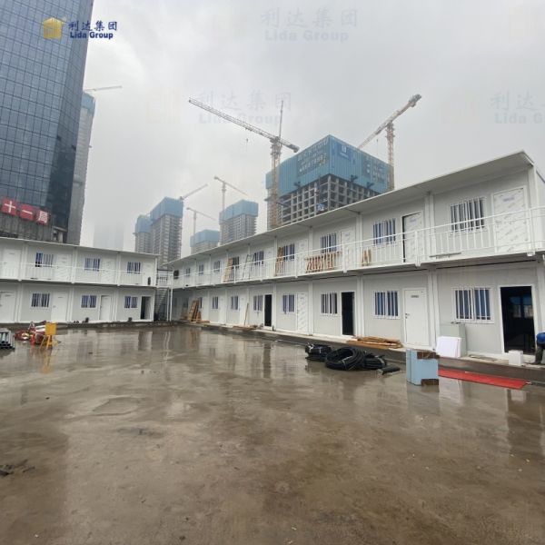 Windproof Flat Pack Container House 5.8M 4T Prefabricated Homes Containers