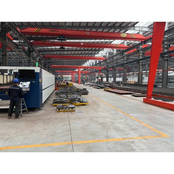 High Strength Long Span Fabricated Steel Structure Workshop With Overhead Crane System