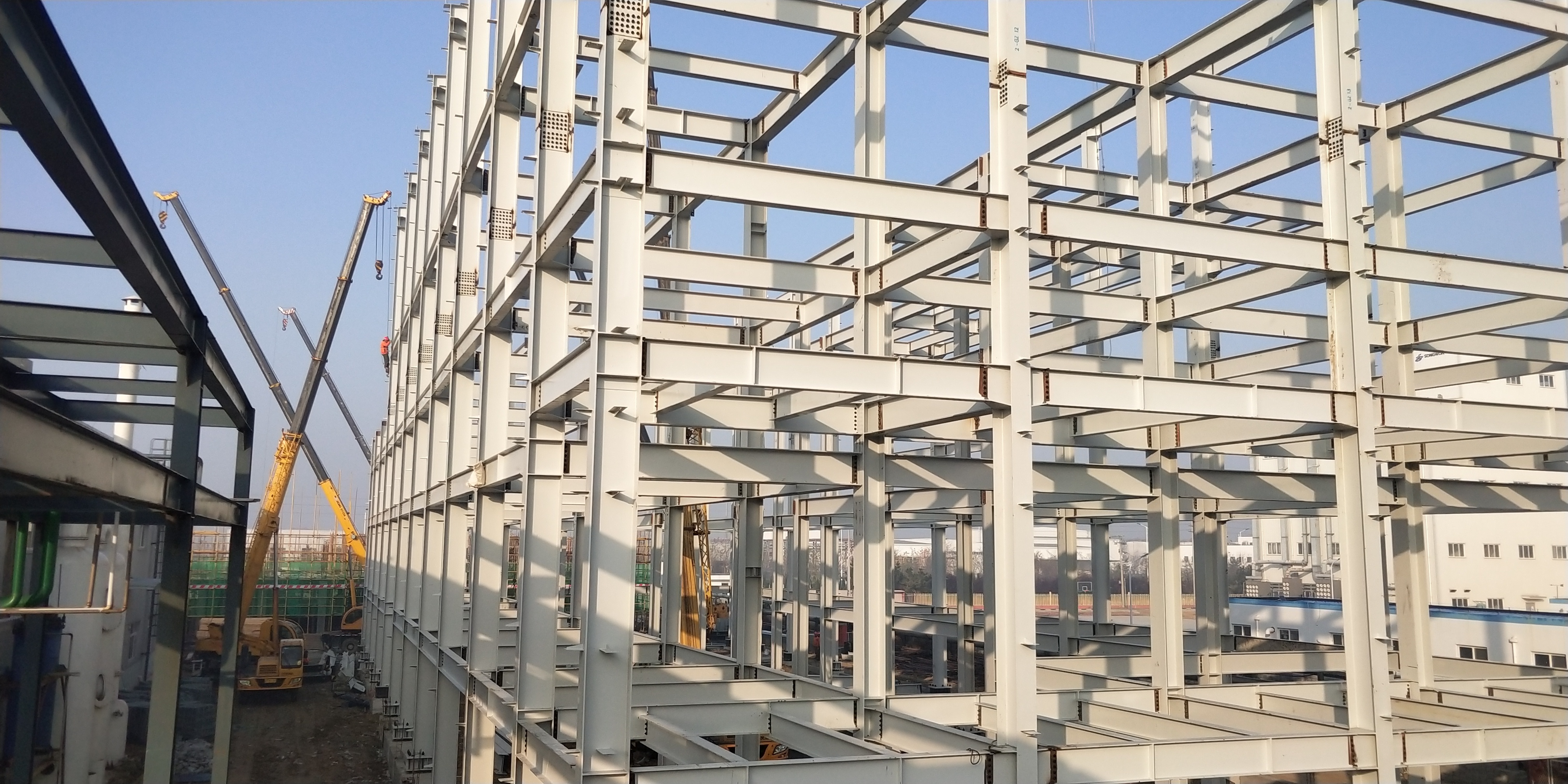 Customizable Size Steel Structure Workshop with Anti-Corrosion Coating and Sandwich Panel Roofing