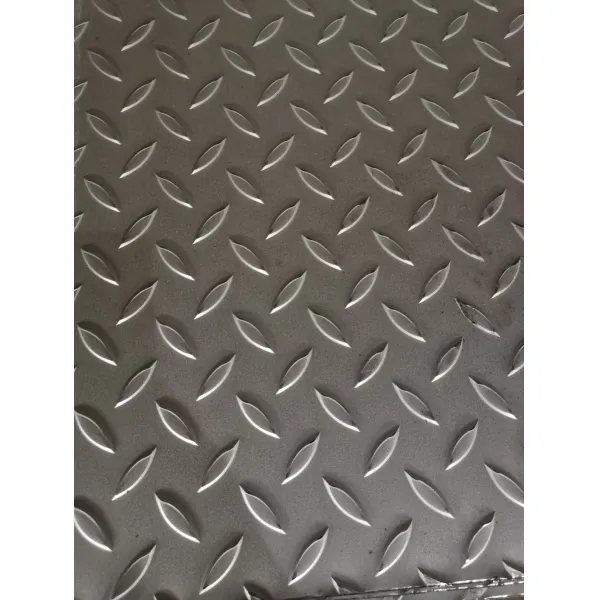 Cold Rolled Stainless Steel Sheet with Polished Surface and Customizable Projections for Decorative Applications