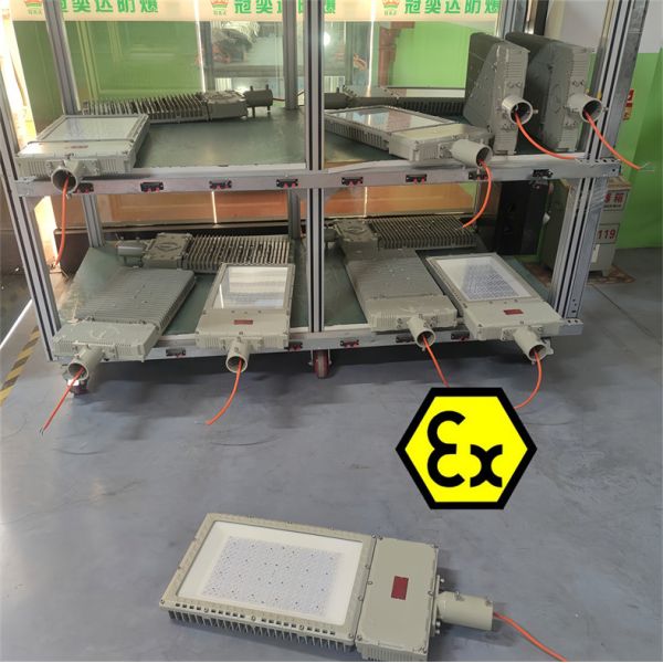 LED Explosion-Proof Floodlight CNEX / IECEx / ATEX Approved Smart Installation Long Lifespan Ideal For Hazardous Work Environments