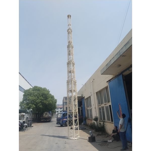 30m Self Supporting Tower Cell On Wheels Telescopic Tower 100ft