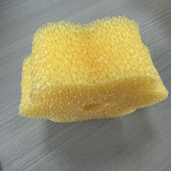 FlexTexture Sponge with Temperature-Activated Smart Texture for Multi Surface Cleaning and Odor-Resistant Hygienic Design