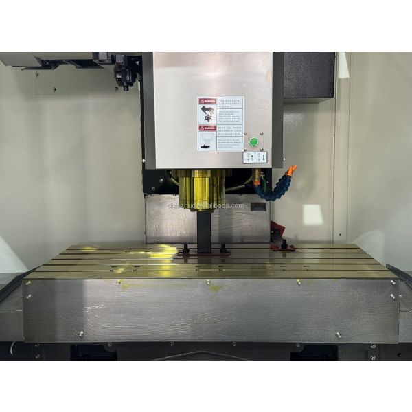 Compact 3 Axis VMC855 CNC Vertical Machining Center Roller Guide Box Type Head 24 Tool Milling System