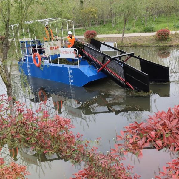 40 Inch Draught Amphibious Dredger 6.5m Dredging Depth Crawler Type