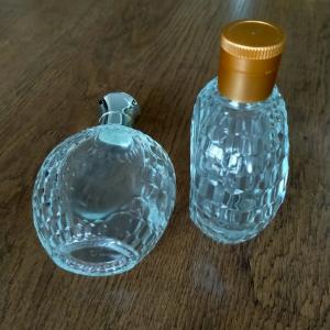 China OEM Custom Luxury Women Glass Perfume Bottle with Screw Collar Lid and Base Material Glass on sale