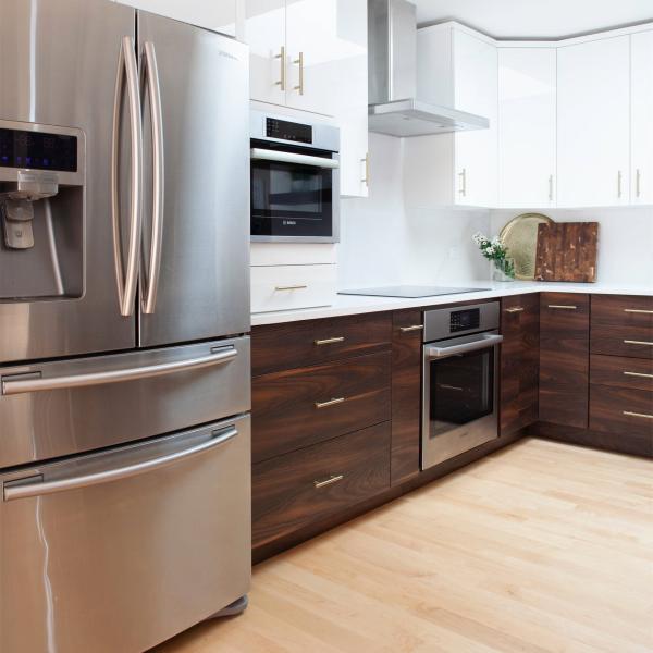 Shaker Style Particle Board Kitchen Cabinets High Gloss White Flat Panel Matte Brown Timber Veneer