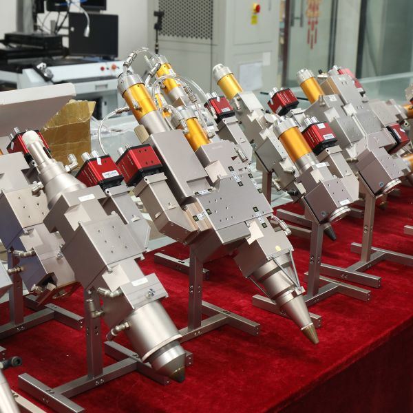 Double Motor Blue Light Hybrid Welding Head for Reducing Welding Spatter on Copper