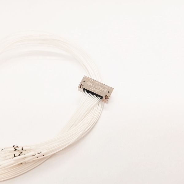 250V J63A Series Micro D Connector with Twisted Wire Elastic Micro-Pin Inserts 0.635mm Spacing and Screw and Nut Locking