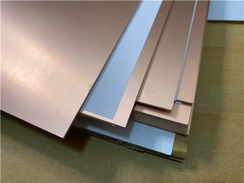 2-Layer RT/duroid 6006 PCB built on 10mil ceramic-PTFE substrate with Immersion Silver Finish