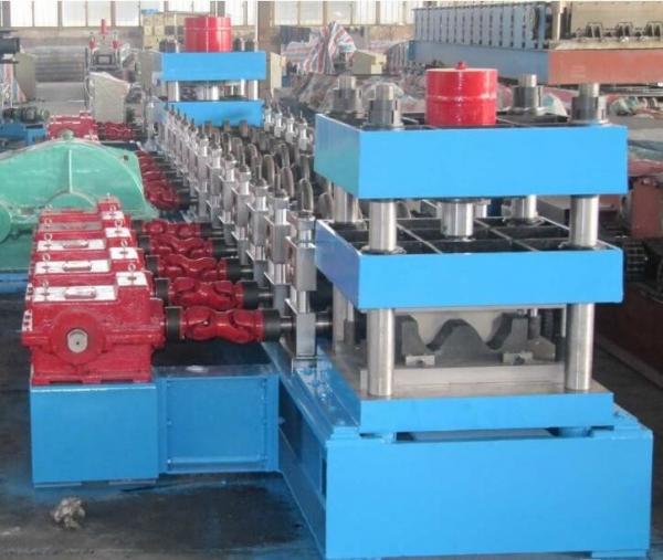 Quality Galvanized Steel Three Waves Motorway Guard Rail Roll Forming Equipment with Gearbox Driving for sale