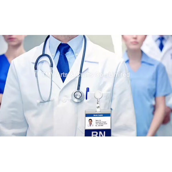 Double Sided Identification Horizontal PVC Badge Heavy Duty Custom Black Screen Printing With Holder For Resident Nurses
