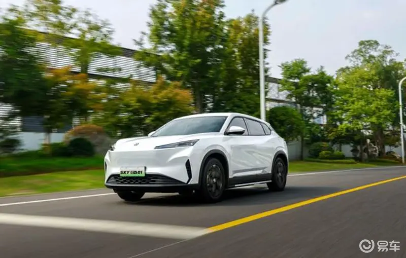 S - 01 Midium EV SUV DongFeng New Energy Electric Vehicle 4670 X 1900 X 1613MM 445KM