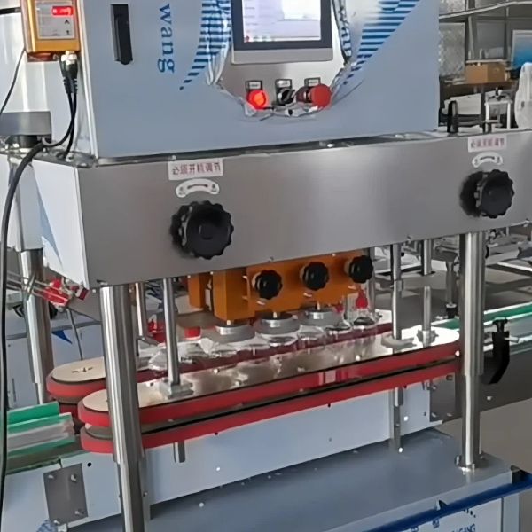 1300W Automatic Screw Capping Machine High Speed Screw Locking Machine For Daily Chemical