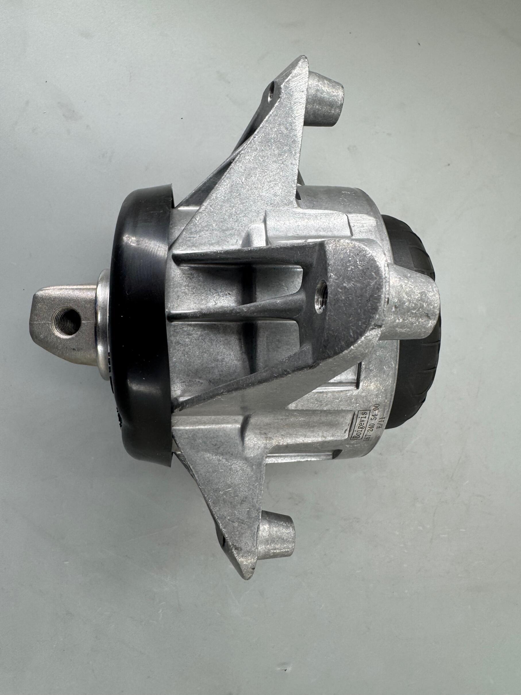 BOIGEVIS High Quality Engine Mounts 1672405400 for Benz