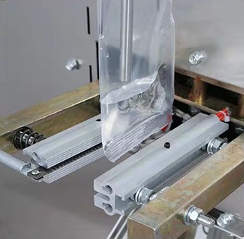 100ml Semi-Automatic Vertical Liquid Filling Sealing Packing Machine for Water Milk Sachet Bag Liquid Packing Machine