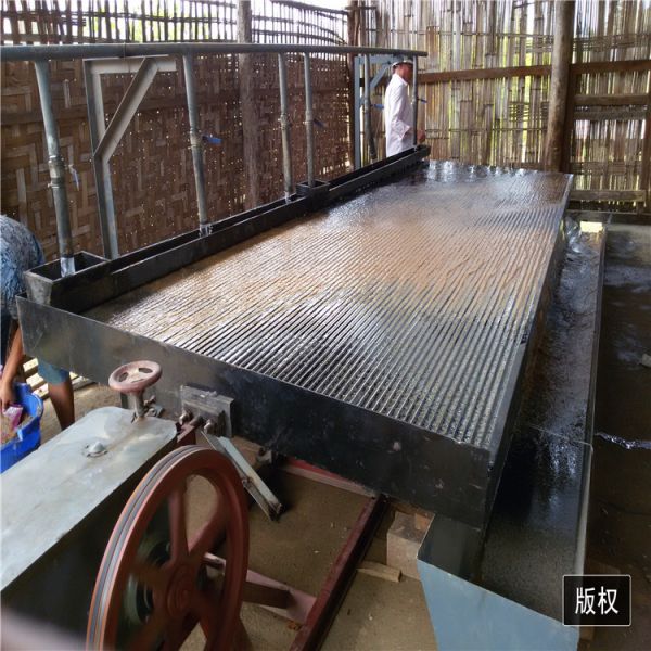 Gold Separating Machine Shaking Table with 220V/360V Voltage 7000x2000x3000mm Dimension and 30-50 t/h Processing Capacity
